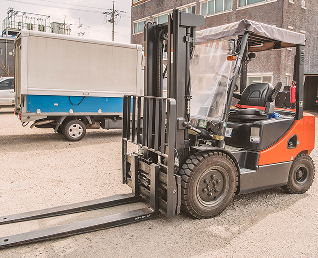 20251224145002_AuhmQean.jpg_carousel_서평택지게차_원정지게차,서평택지게차,포승공단지게차,해군2함대,포승원정리,서부발전,도곡리,석정리,만호리,홍원리,내기리,방림리,대형지게차,중량물상하차,임대,렌탈